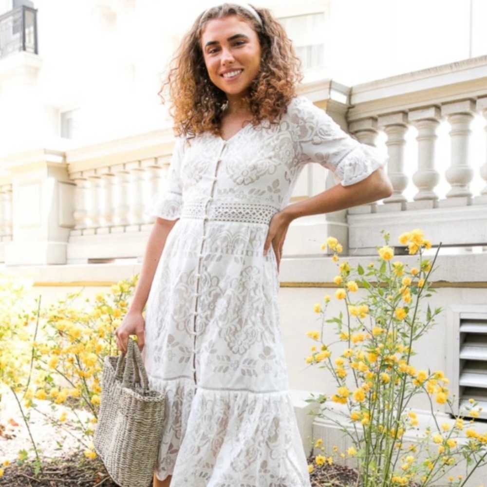 Ivy City Co - Monroe Lace Midi Dress in Small